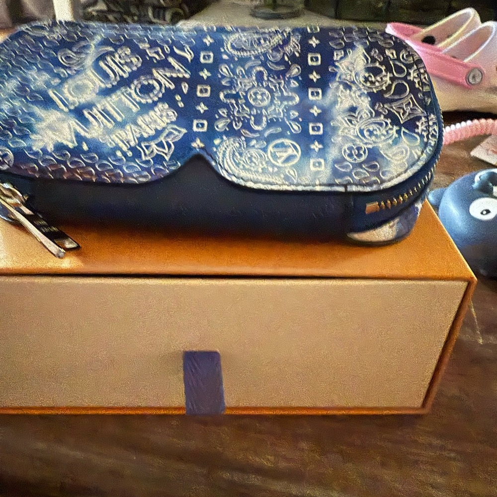 Louis Vuitton Monogram Bandana Sunglass Case GM